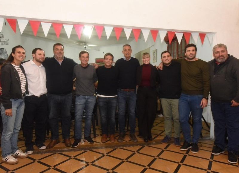 Uno de los oradores de la noche fue el presidente de la UCR La Plata, Pablo Nicoletti que felicitó la presidenta en asunción y destacó la labor militante de referentes locales.