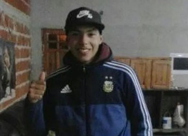 Un joven de 21 años fue asesinado de un balazo y buscan al homicida