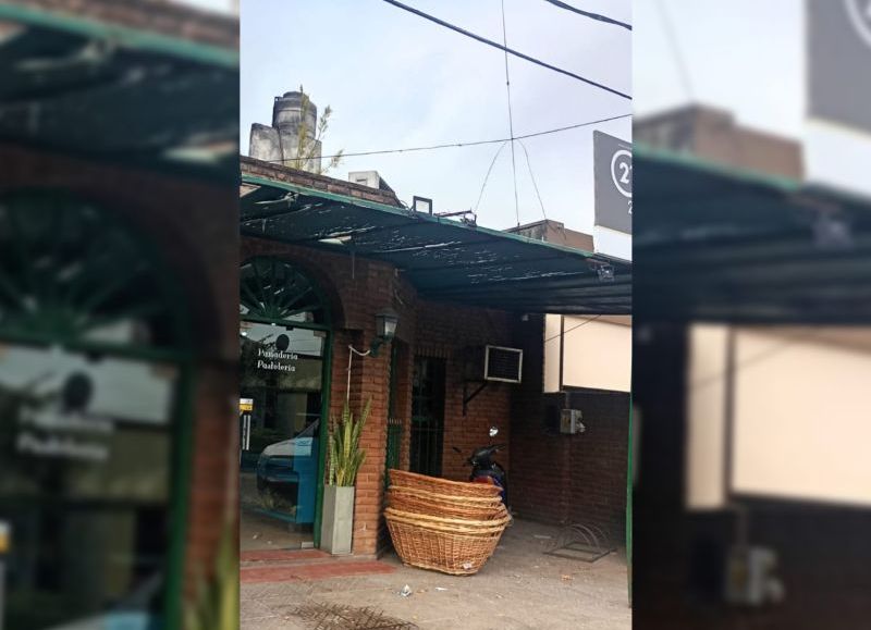Minutos después arribó una ambulancia del SAME, cuyo médico constató el fallecimiento de José Daniel Ponce, de 64 años, domiciliado en la localidad de Glew, partido de Almirante Brown.