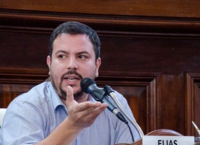 Alak se toma licencia y asume el concejal Elías como intendente platense