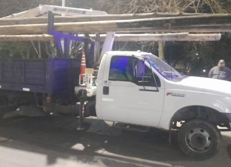 Berisso: un camión de Telecentro atropelló, mató y se dio a la fuga