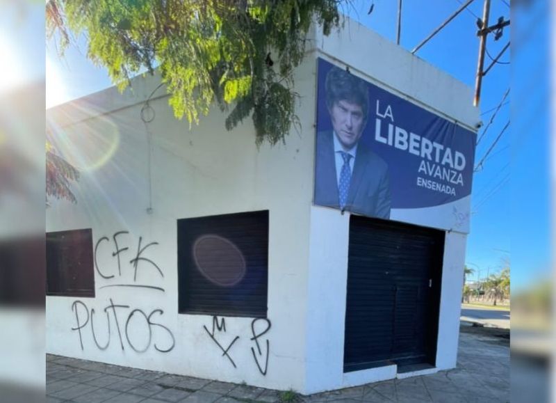 VIDEO | Militantes fundamentalistas vandalizan local partidario en Ensenada