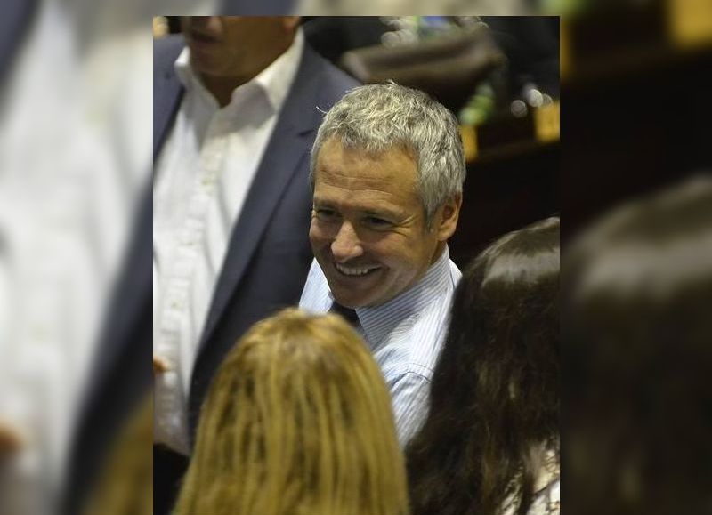 Aunque no se pueda, La Libertad Avanza quiere instalar cámaras en el frente de las escuelas