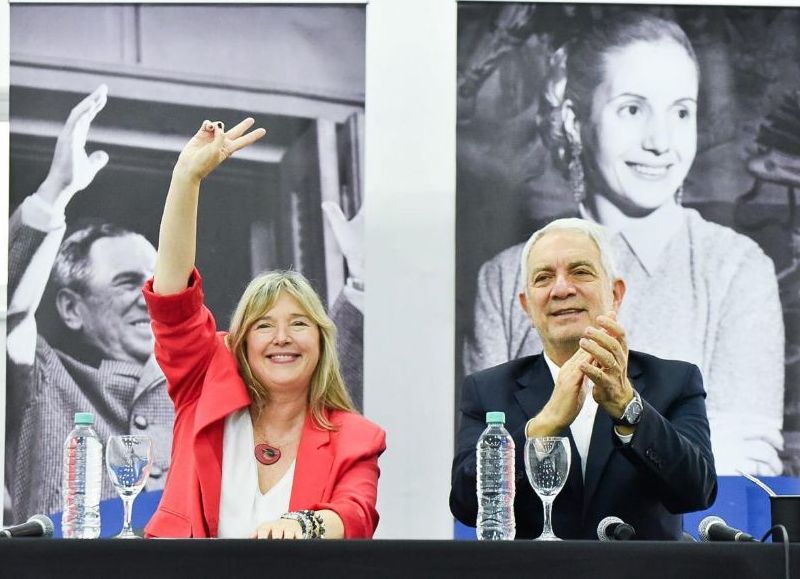 Julio Alak y Cristina Álvarez Rodríguez encabezaron un acto por los 107 años del nacimiento de Evita