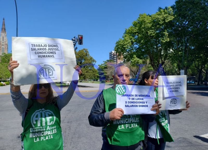 VIDEO | En la Jornada Mundial por el Trabajo Decente, municipales se manifestaron: "Los salarios están muy atrasados"