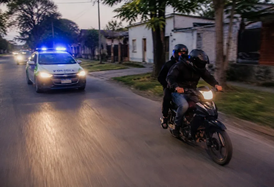 Cayó un sospechoso armado tras una persecución: investigan si integra una banda de motochorros