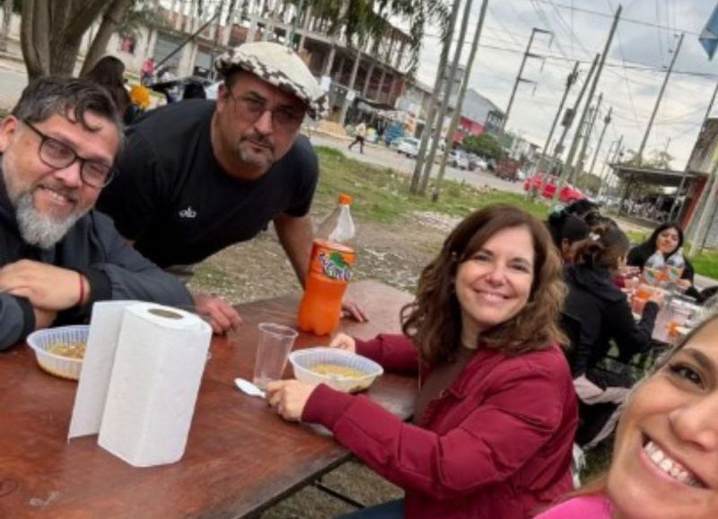Un locro sin tocar y una Manaos sin probar: una libertaria haciéndose la popular