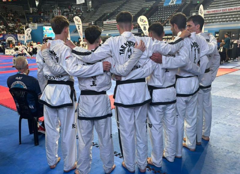 Golpes de esfuerzo: jóvenes de taekwondo de La Plata entrenan contra reloj para el Sudamericano y buscan apoyo
