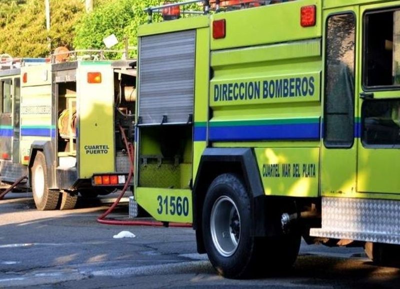 Los bomberos se hicieron presente en Tolosa para apagar un incendio y  encontraron un hombre muerto