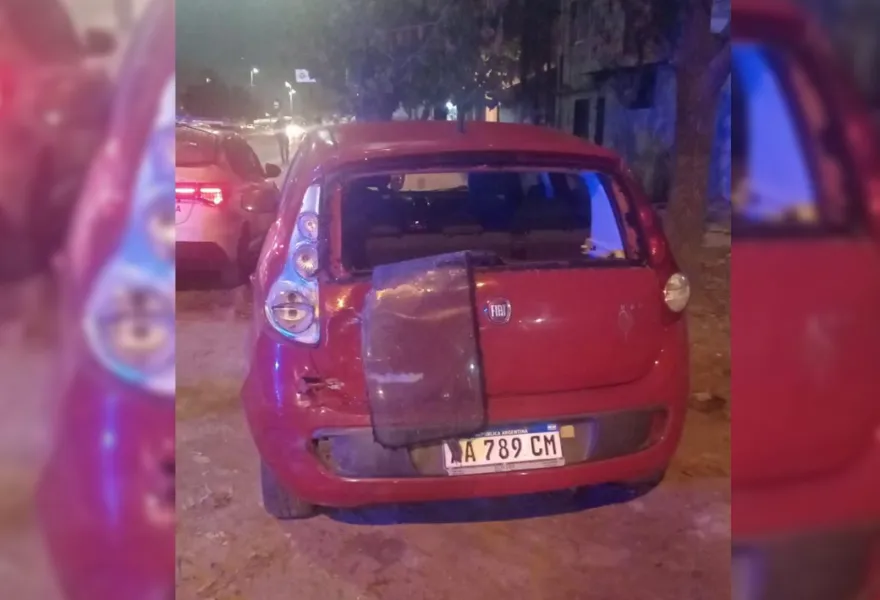 La motocicleta Honda XR de color negro y rojo que conducía Salinas colisionó con un automóvil Fiat Palio rojo.