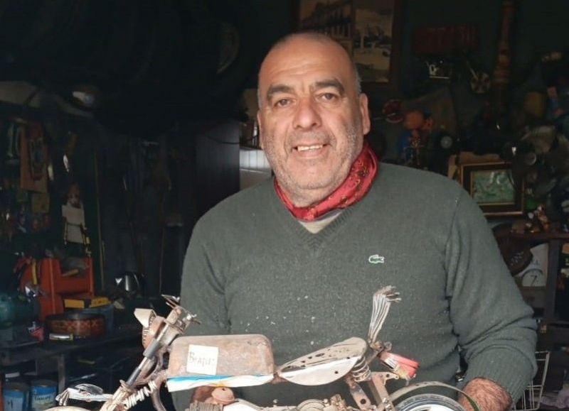 Daniel García, el artista de la gomería que da vida a las antigüedades