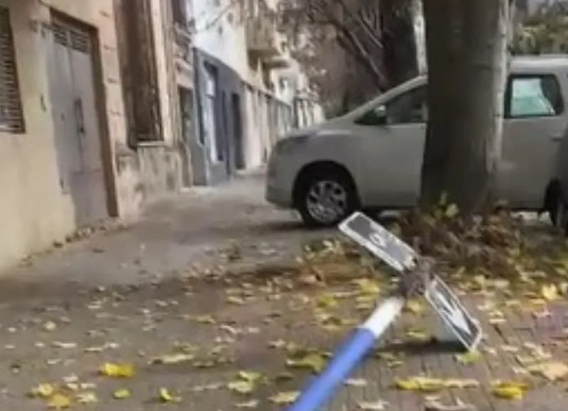 Vandalizaron las señaléticas en varias cuadras de 5 a 7 de 66 a 72
