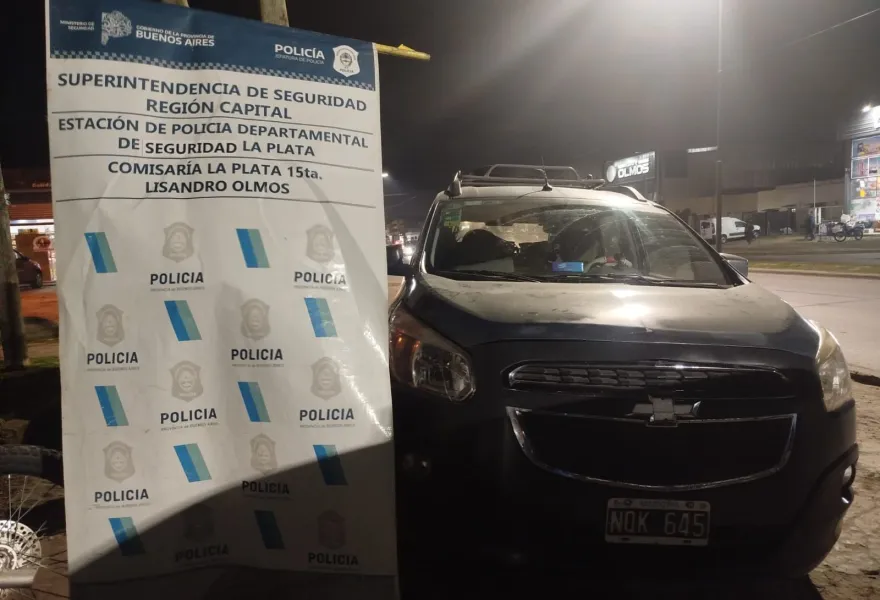 El operativo fue llevado adelante por efectivos de la Comisaría Decimoquinta de Lisandro Olmos con apoyo de otros móviles policiales.