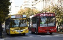 La quita de subsidios de Milei se siente los fines de semana con menos micros en circulación