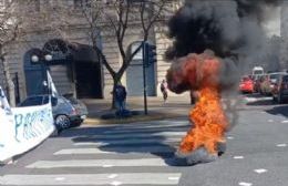 VIDEO | Corte de trabajadores municipales de UPCN: exigen a Garro reapertura de paritarias