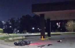 Tragedia en Berisso: un motociclista murió tras perder el control en la rotonda René Favaloro