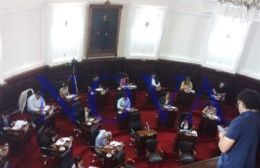 VIDEO | Alak ya tiene presupuesto 2026: 17 a favor, 5 en contra y dos ausencias