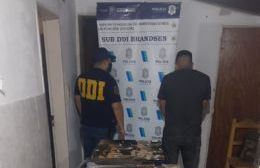 Allanamiento en Brandsen: en un campo encuentran un arsenal con 67 armas de puños, una pistola y una carabina