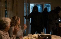 Violento robo en Villa Elisa: tres encapuchados armados irrumpieron en una casa mientras cenaban dos mujeres