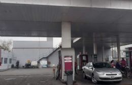 Por la causa del combustible en el agua clausuraron la Axión de 7 y 85