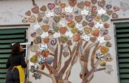 VIDEO | Mosaiquistas de Villa Elvira realizan murales en instituciones públicas