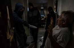 Violento robo: tres malvivientes amenazaron con un cuchillo a un hombre de 53 años y se llevaron todo