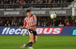 Los hinchas de Estudiantes le soltaron la mano a Guido Carrillo tras otro gol increíble errado