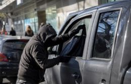 VIDEO | La Loma: robaron 7 palos de una camioneta frente a un banco y detuvieron a un sospechoso tras allanamientos