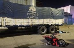Tragedia en Tolosa: murió un joven motociclista de 21 años tras chocar con un camión