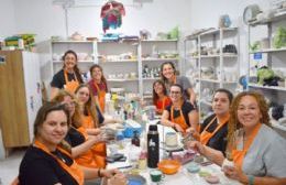 VIDEO | La ciudad vibra con el arte vivo de Laura Ganado: el taller que mezcla cerámica, música, cocina y comunidad