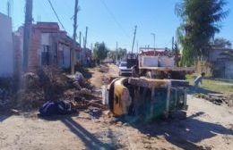 Un trabajador murió aplastado por un montacargas que volcó en plena calle