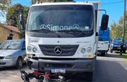 City Bell: una policía resultó herida tras ser embestida por un camión 