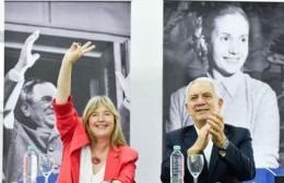 Julio Alak y Cristina Álvarez Rodríguez encabezaron un acto por los 107 años del nacimiento de Evita