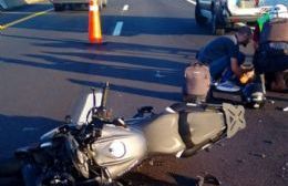 Un motociclista resultó herido tras chocar contra un camión en la Autopista Buenos Aires–La Plata