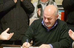 Ensenada: Secco anunció aumento salarial del 35 por ciento para los trabajadores municipales