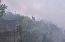 El riesgo del humo tóxico en el sudeste platense: los vecinos alertan sobre su inhalación 