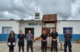 Magdalena: en una cárcel elaboraron un mangrullo con escalera y tobogán y mesas con bancos para una escuela rural