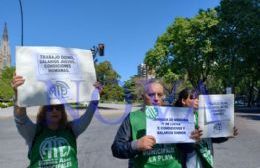 VIDEO | En la Jornada Mundial por el Trabajo Decente, municipales se manifestaron: "Los salarios están muy atrasados"