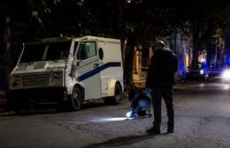 Balearon a un chofer de un transportes de caudales en un intento de robo en 22 y 72