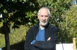 El escritor Pablo Morosi presenta su nuevo libro: “Fangio, el hombre detrás del volante”
