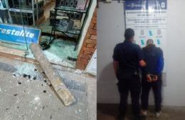 Barrio Norte: con una viga de cemento rompió un blindex para robar un comercio