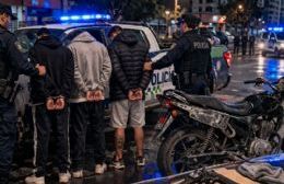 VIDEO | Villa Elvira:  así fue el operativo policial que dejó a tres motochorros esposados