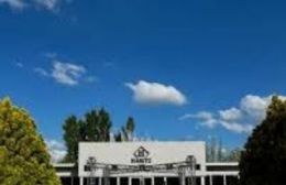 Dos médicos quedaron indefensos ante cinco delincuentes en un salón de fiestas en Brandsen
