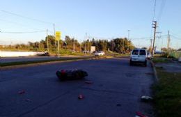 Tolosa: por un choque entre un auto y una moto hay un joven de 22 años internado