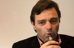 El intendente de Magdalena, entre las mesas de dinero y la moda de los sueldos simultáneos