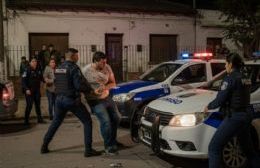 Berisso: conflicto entre hermanos, golpes a policías y amenazas incendiarias
