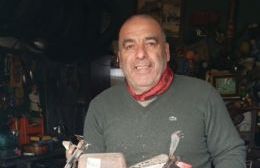 Daniel García, el artista de la gomería que da vida a las antigüedades