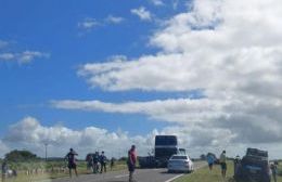 Punta Indio: una mujer y un chico murieron tras choque frontal entre un auto y un micro en Pipinas